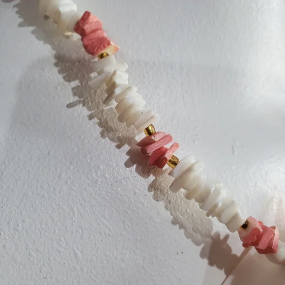 Vintage Beautiful Natural Shell Necklace Coral and White Colors